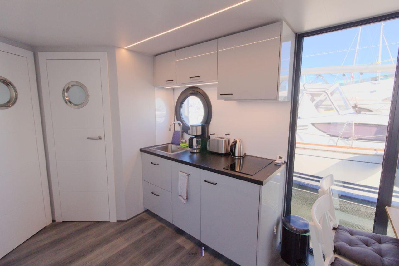 Hausboot Fjord Lacerta Mit Dachterrasse In Wendtorf Exterior foto