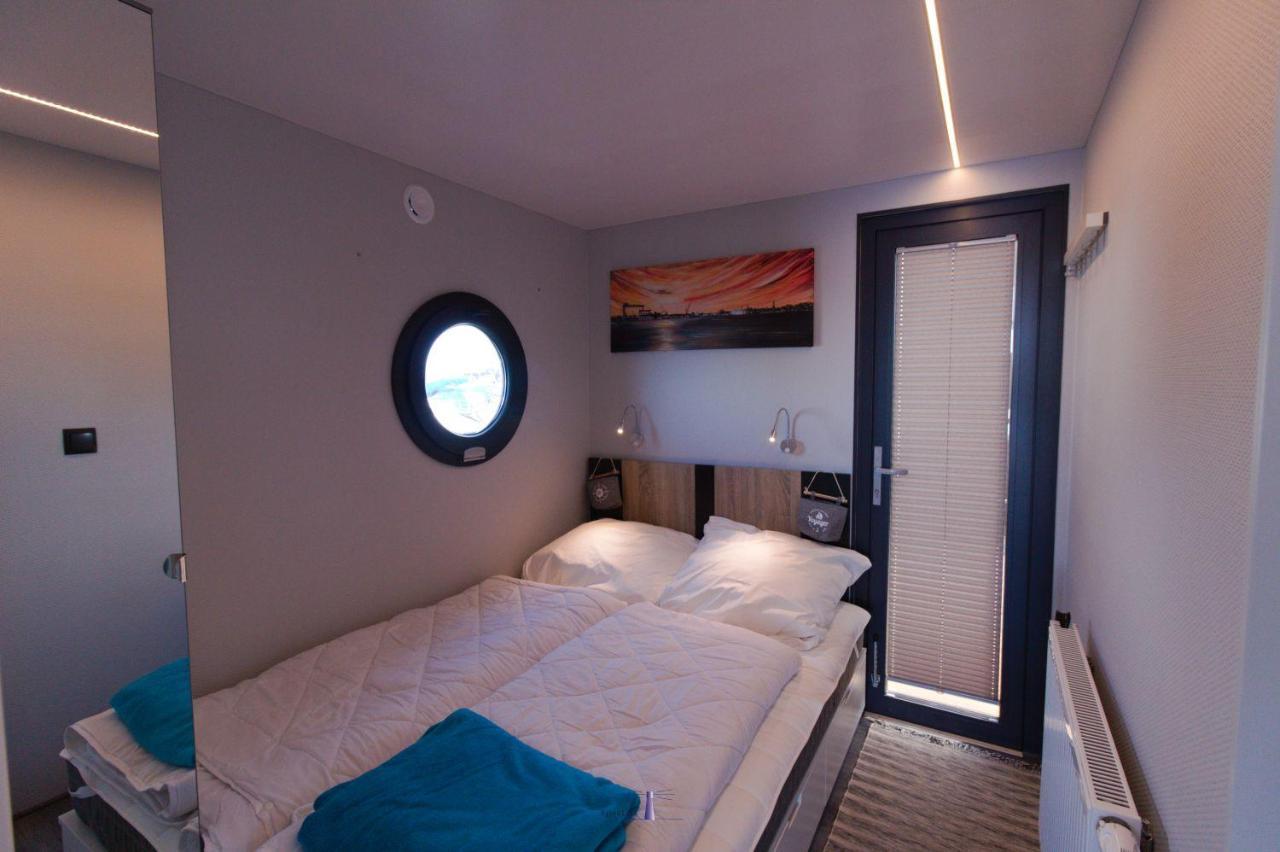 Hausboot Fjord Lacerta Mit Dachterrasse In Wendtorf Exterior foto